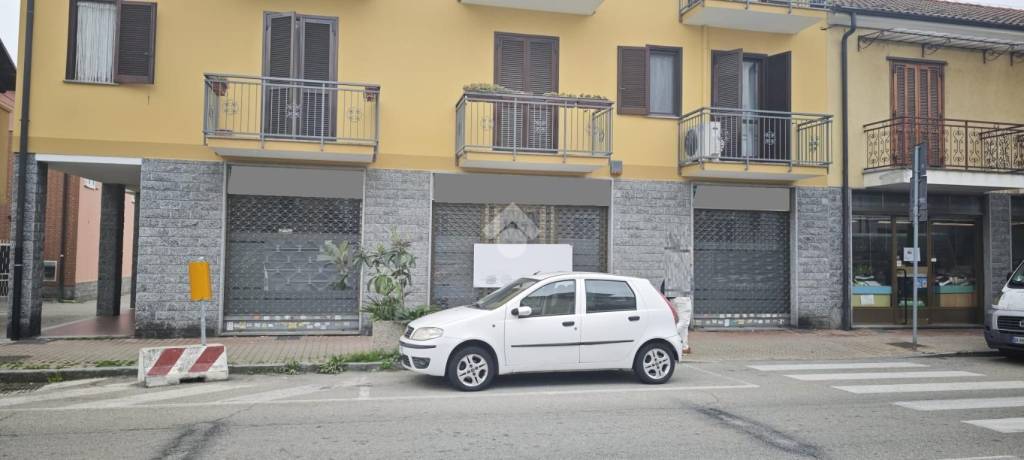 negozio in affitto a Trofarello