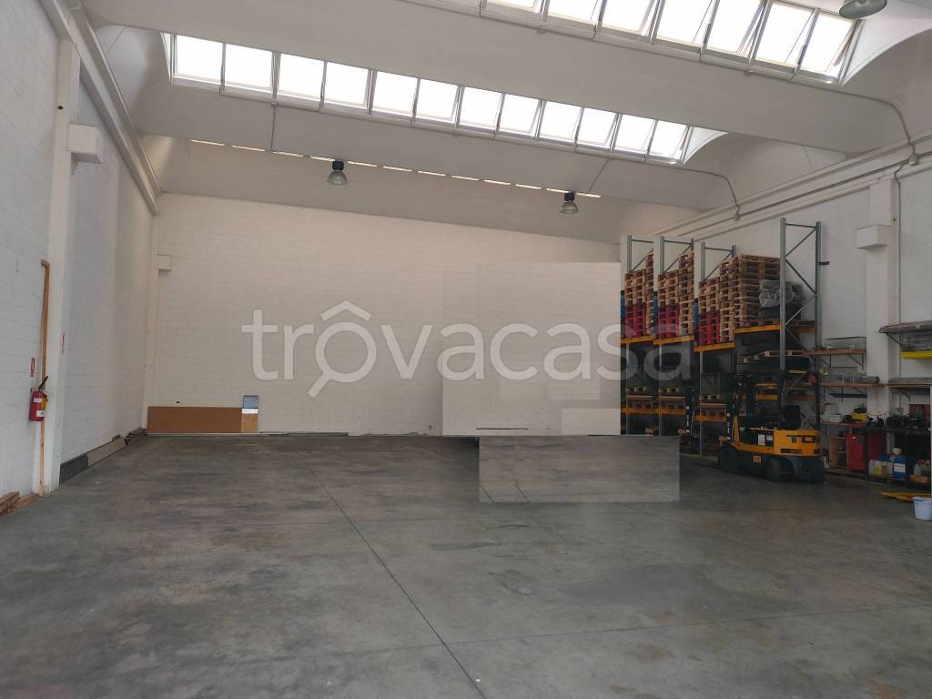 negozio in affitto a Trofarello