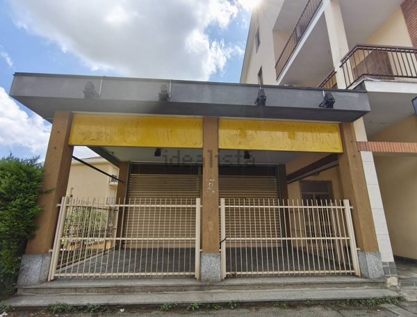 negozio in affitto a Trofarello
