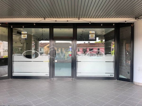 negozio in affitto a Trofarello