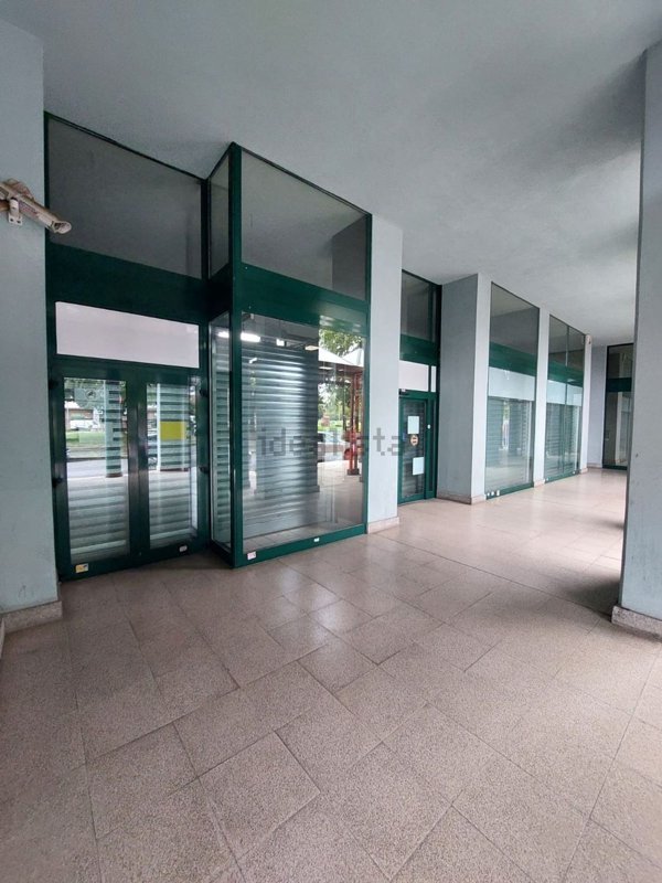 locale commerciale in affitto a Venaria Reale