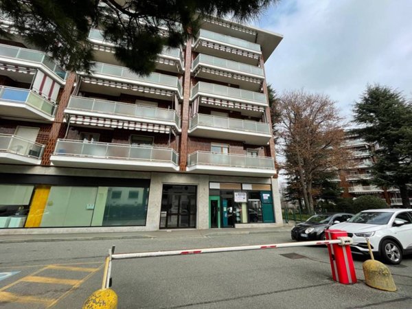 negozio in affitto a Venaria Reale