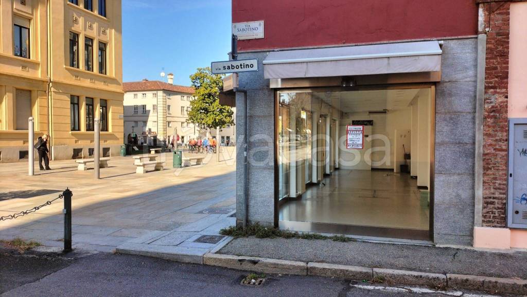 negozio in affitto a Venaria Reale