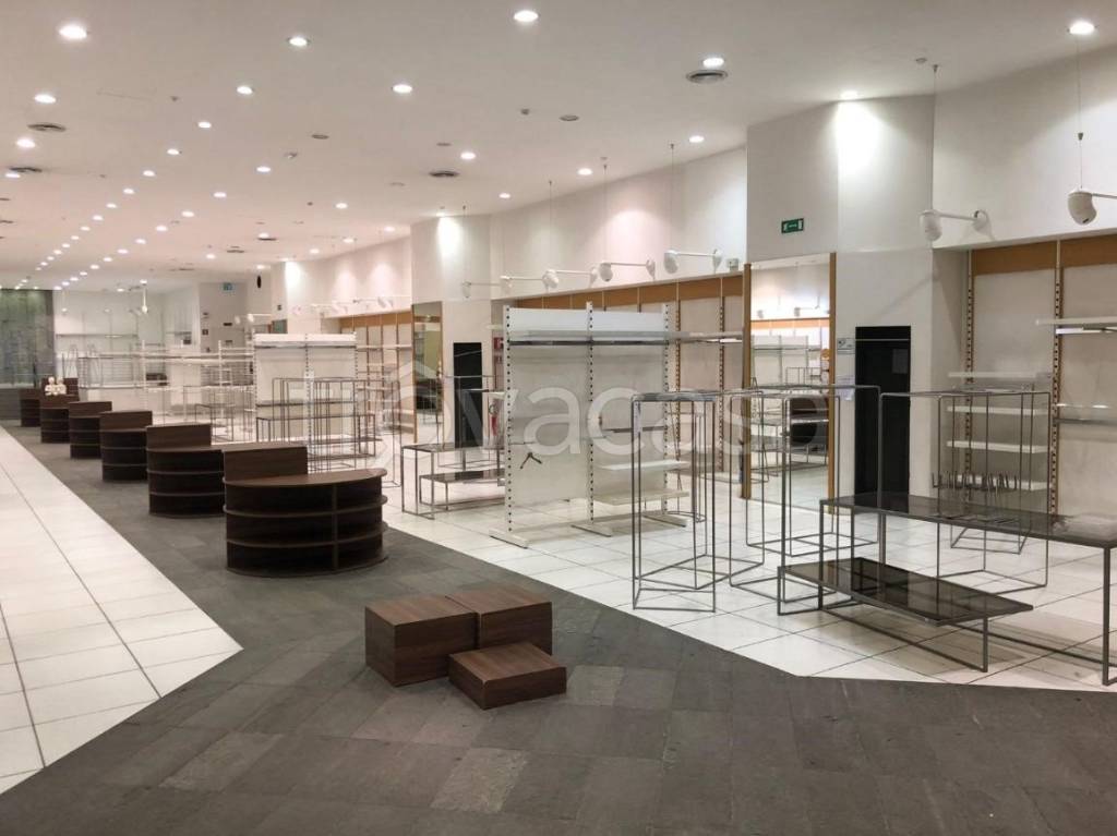 negozio in affitto a Venaria Reale