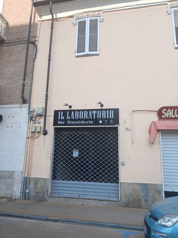 locale commerciale in affitto a Venaria Reale in zona Altessano