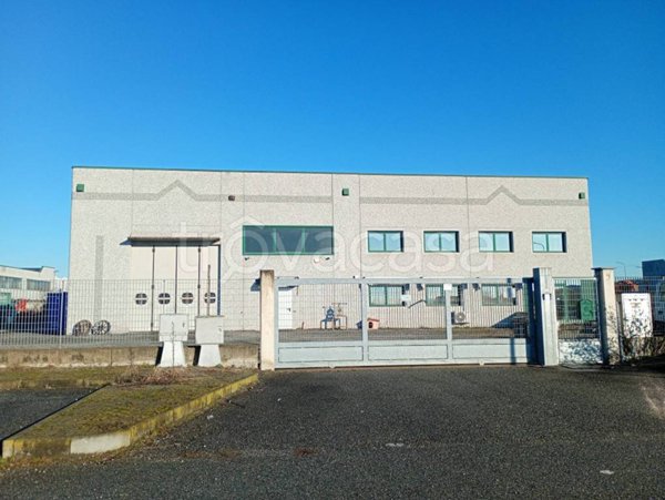 locale commerciale in affitto a Verolengo