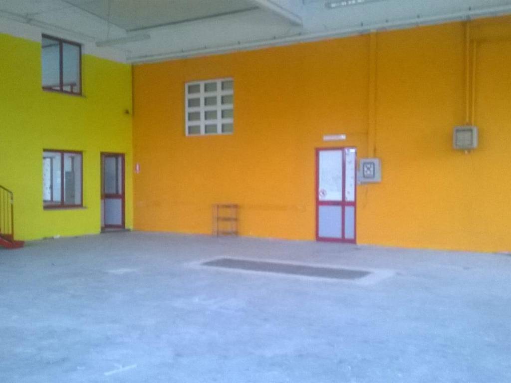 locale commerciale in affitto a Vigone