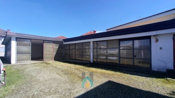 locale di sgombero in affitto a Vigone