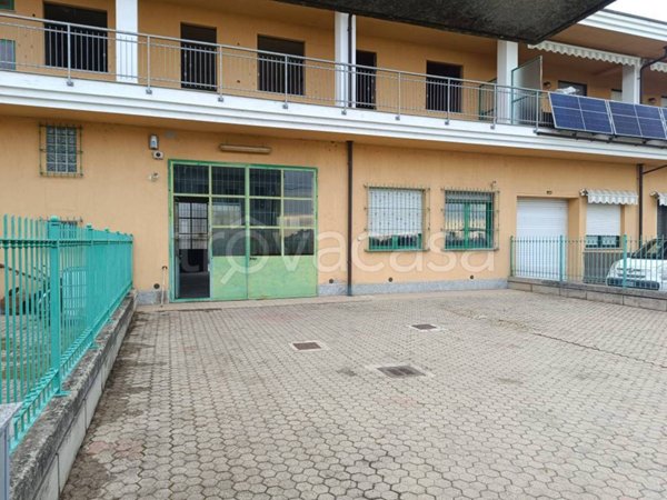 negozio in affitto a Vinovo in zona Tetti Rosa