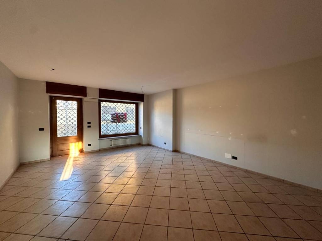 negozio in affitto a Vinovo