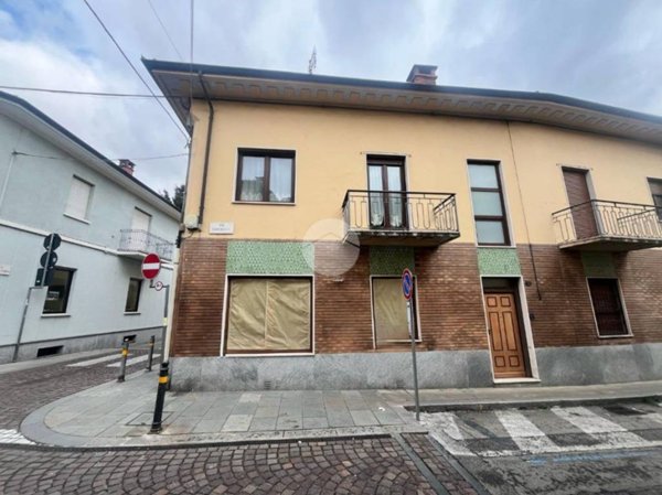 negozio in affitto a Volpiano