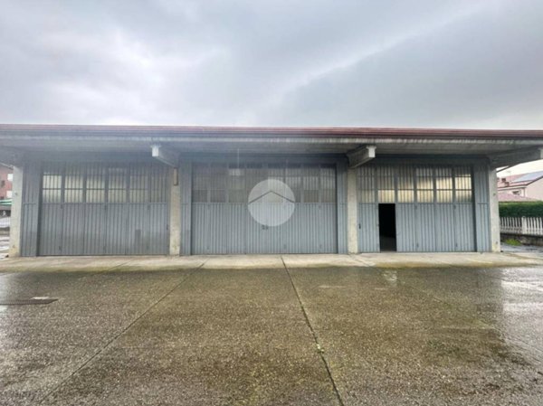 locale commerciale in affitto a Volpiano