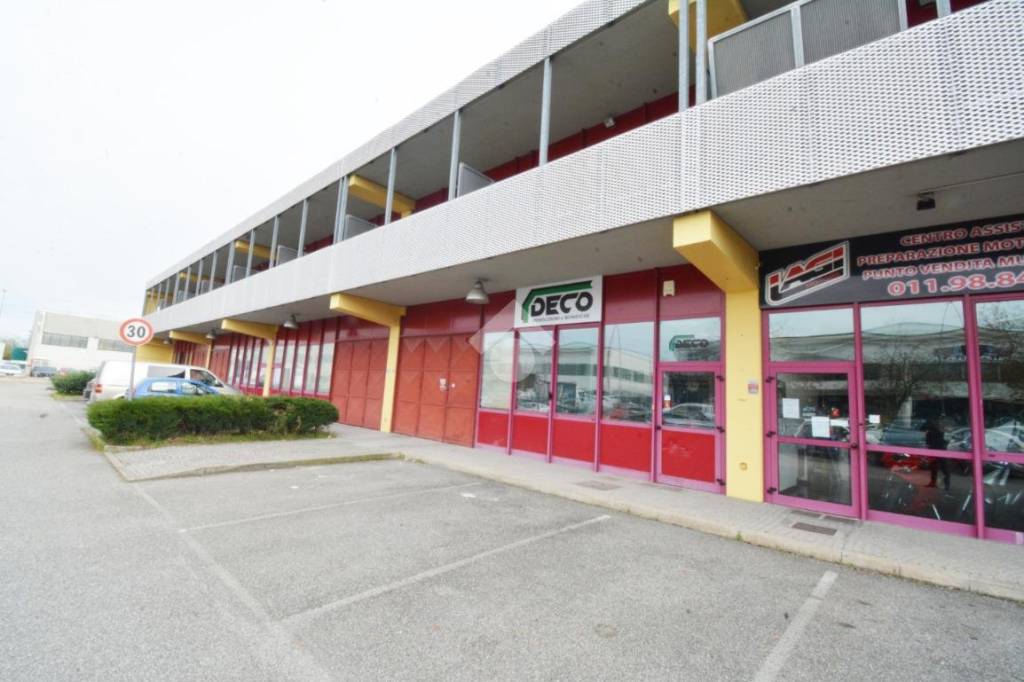 locale commerciale in affitto a Volpiano