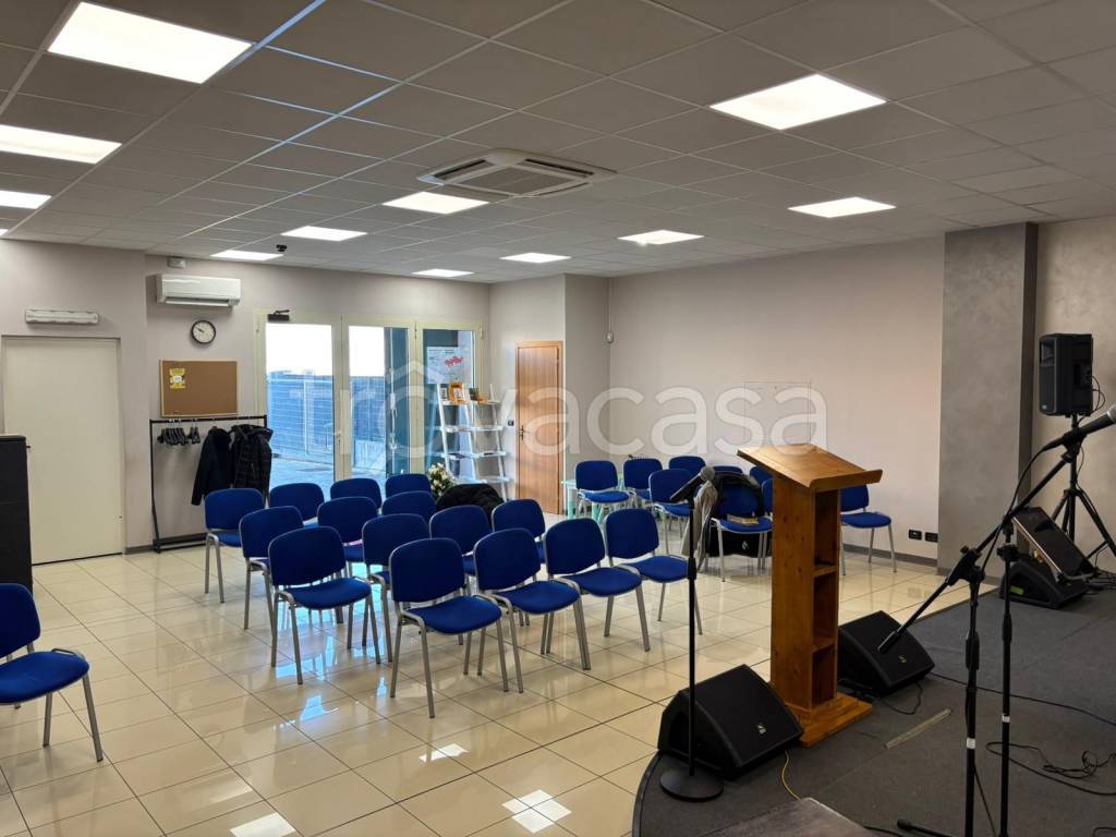 locale commerciale in affitto a Volpiano
