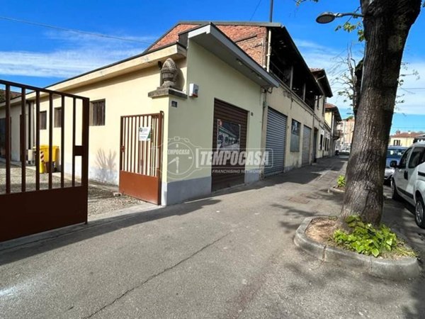 negozio in affitto a Volpiano