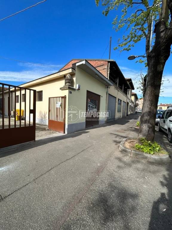 negozio in affitto a Volpiano