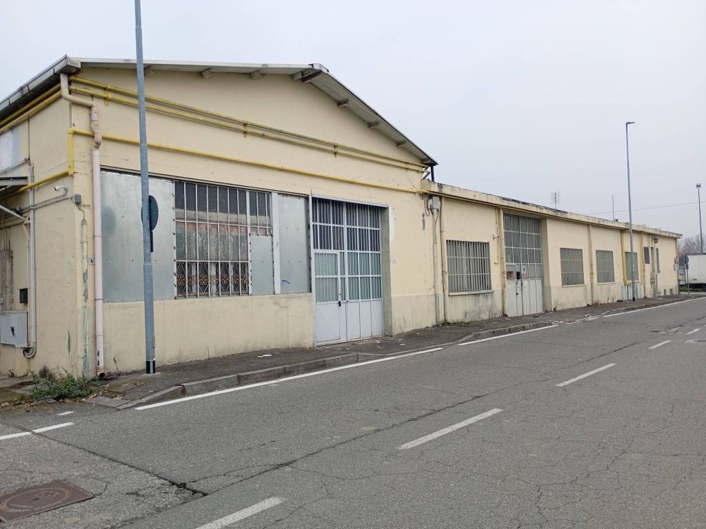 locale commerciale in affitto a Mappano