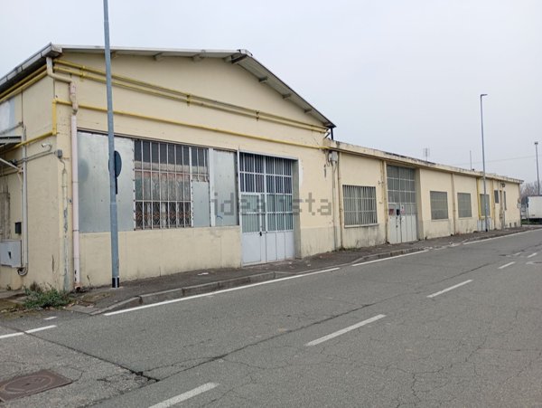 locale di sgombero in affitto a Mappano