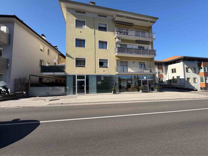 locale commerciale in affitto a Cles