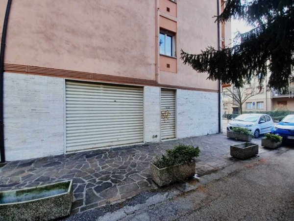 negozio in affitto a Trento