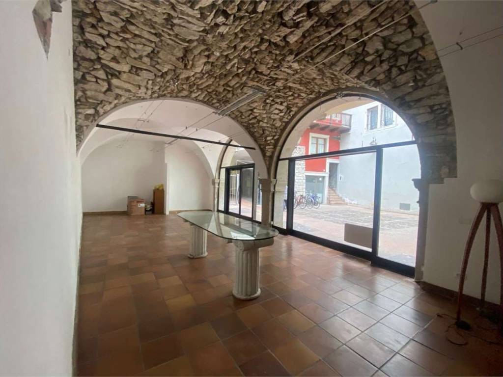 negozio in affitto a Trento