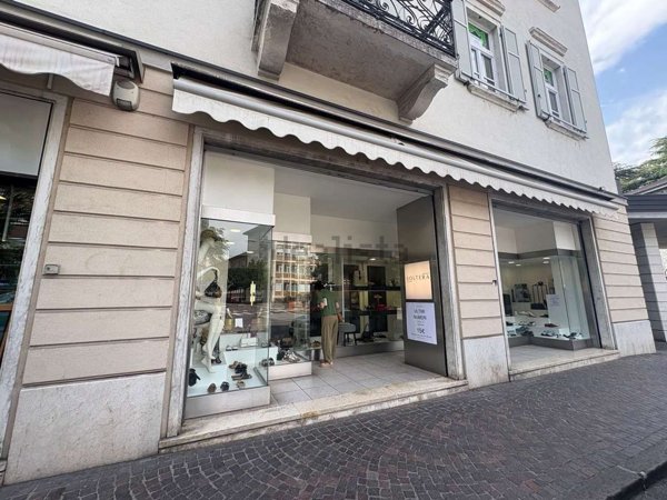 negozio in affitto a Trento