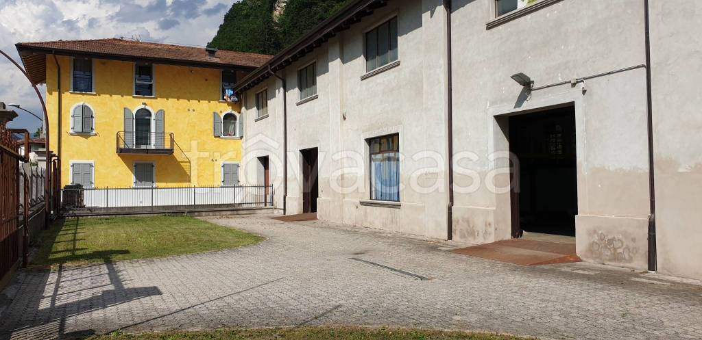 negozio in affitto a Pieve di Bono-Prezzo in zona Strada