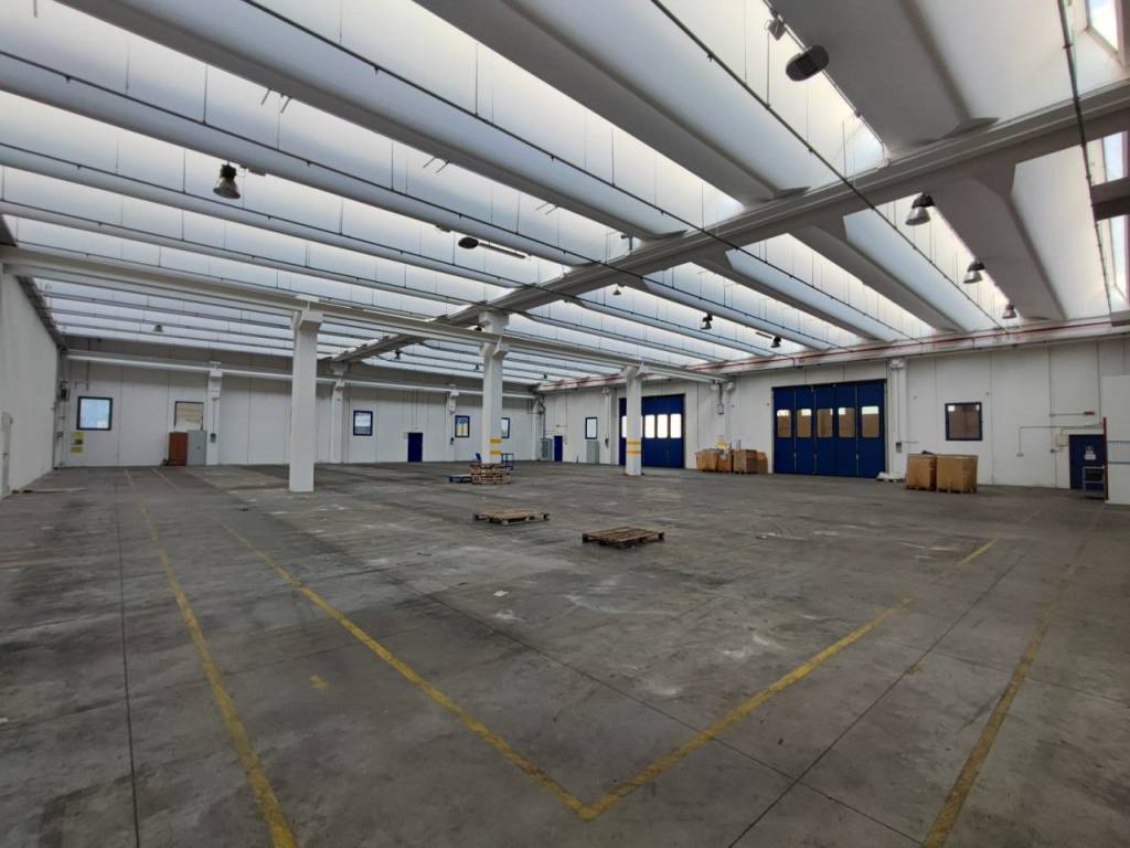 locale commerciale in affitto ad Affi