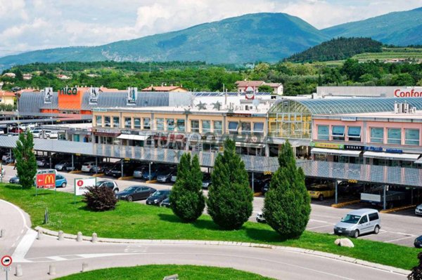 negozio in affitto ad Affi