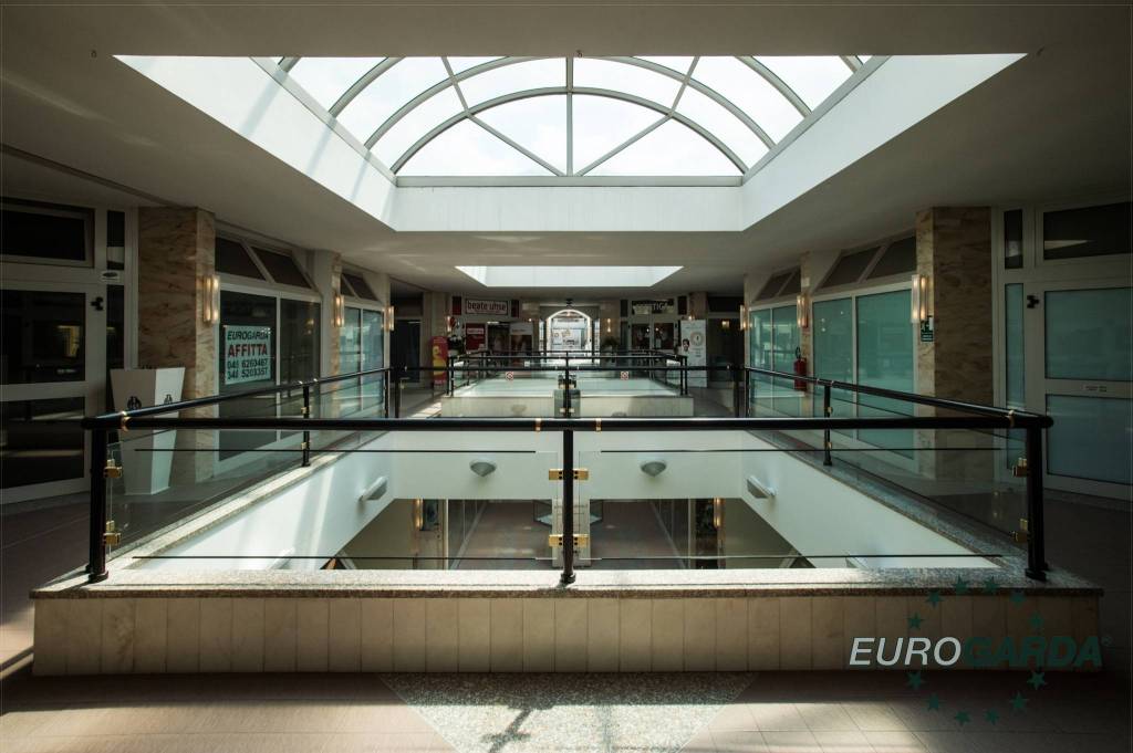 negozio in affitto ad Affi