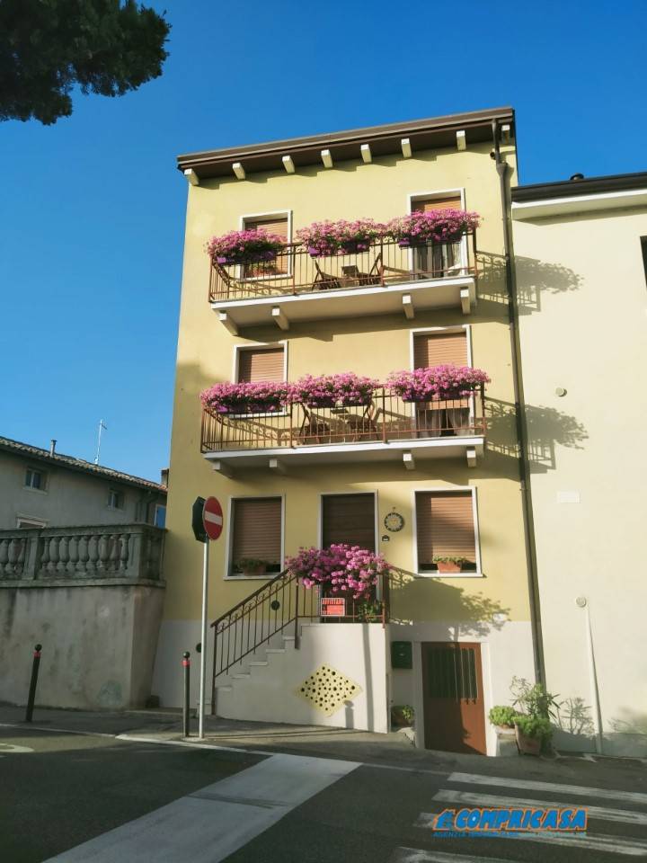 appartamento in affitto a Bardolino in zona Calmasino