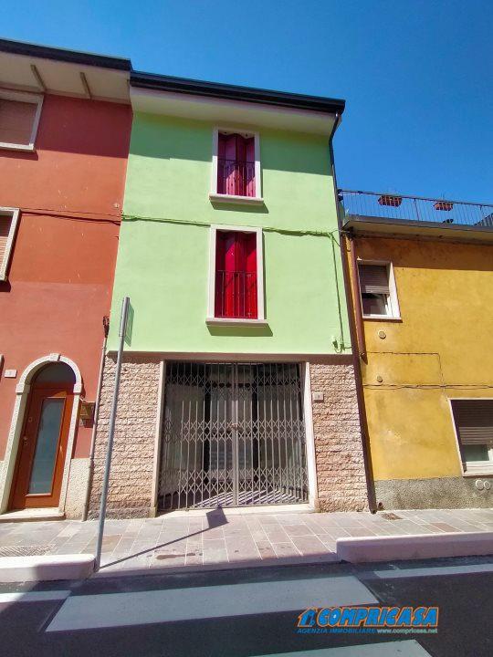 appartamento in affitto a Bardolino in zona Calmasino