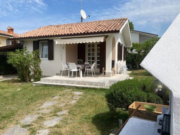casa indipendente in affitto a Bardolino in zona Calmasino