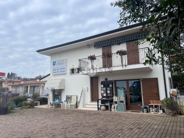 ufficio in affitto a Bardolino in zona Calmasino