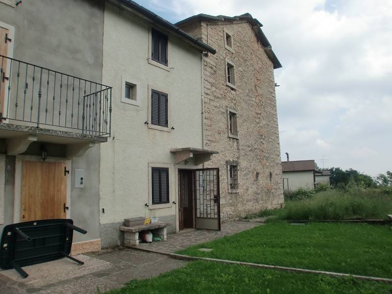 appartamento in affitto a Bosco Chiesanuova in zona Valdiporro