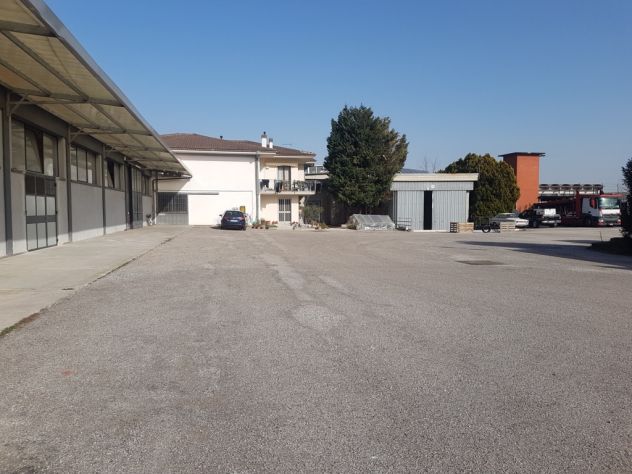 locale commerciale in affitto a Bovolone