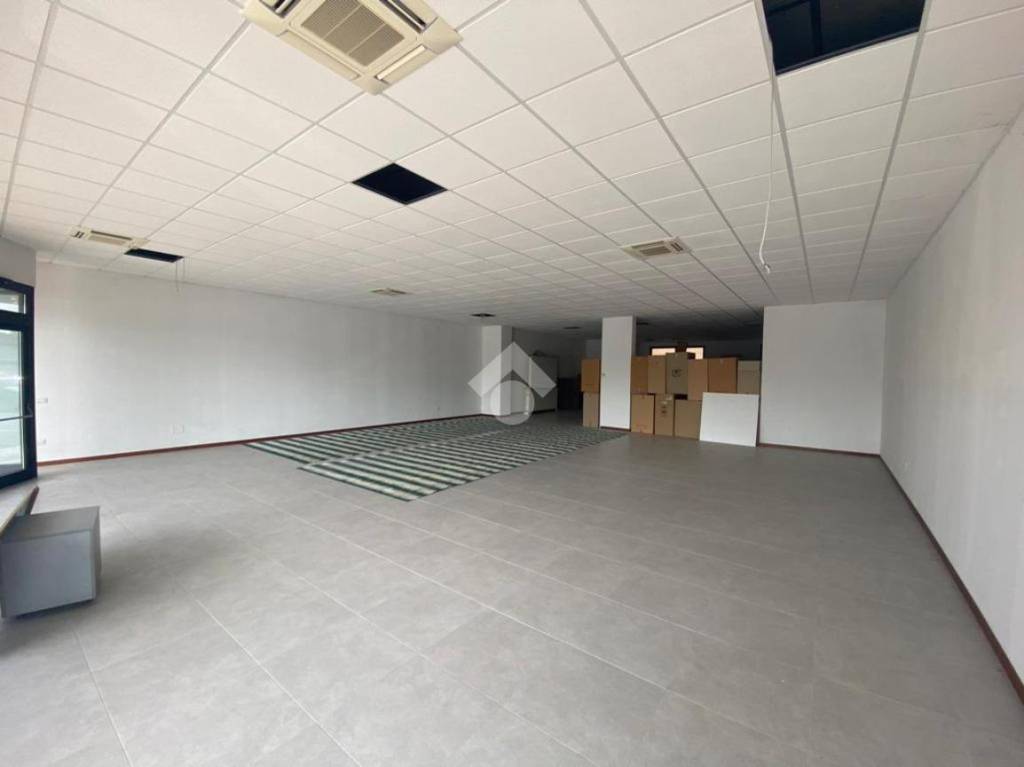 negozio in affitto a Bovolone