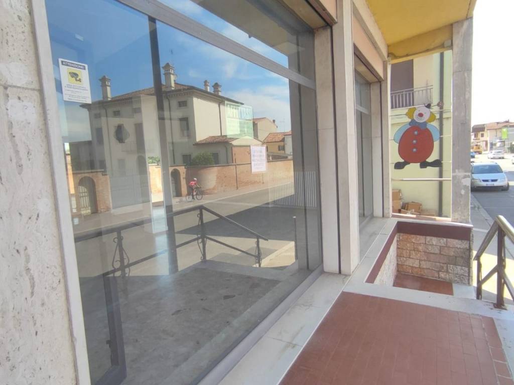 negozio in affitto a Bovolone
