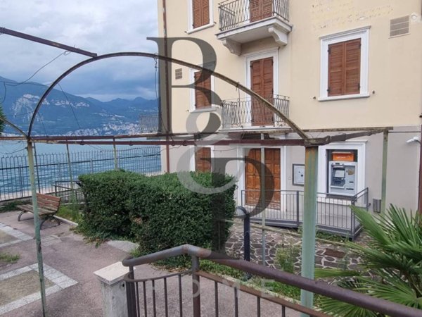 intera palazzina in affitto a Brenzone sul Garda in zona Magugnano