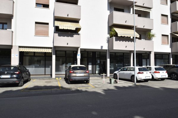 negozio in affitto a Bussolengo
