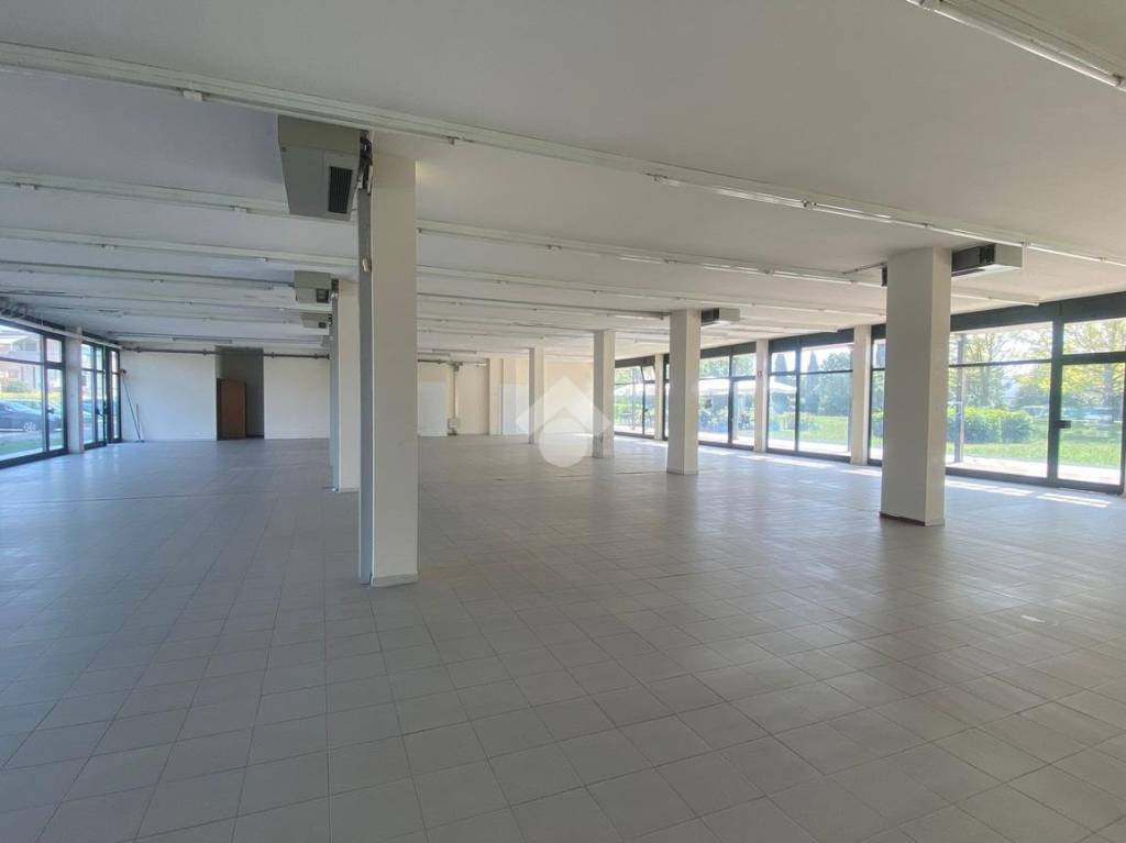 negozio in affitto a Bussolengo in zona San Vito