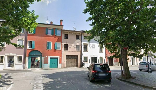 locale commerciale in affitto a Bussolengo