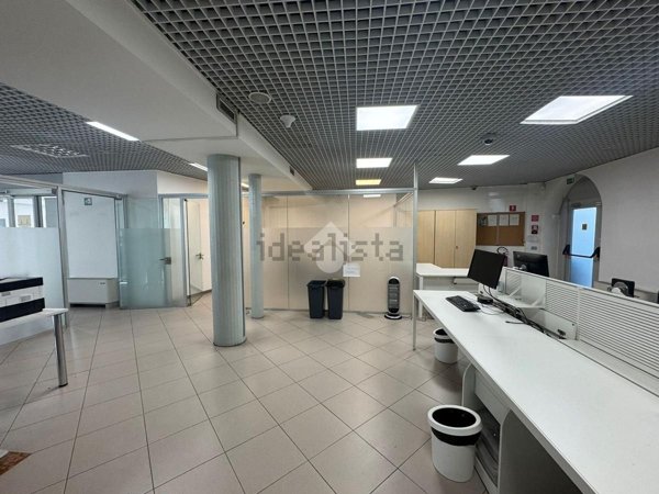 locale commerciale in affitto a Bussolengo