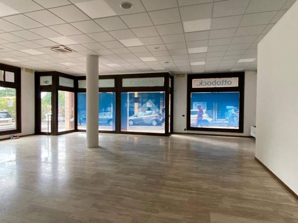 negozio in affitto a Bussolengo in zona San Vito