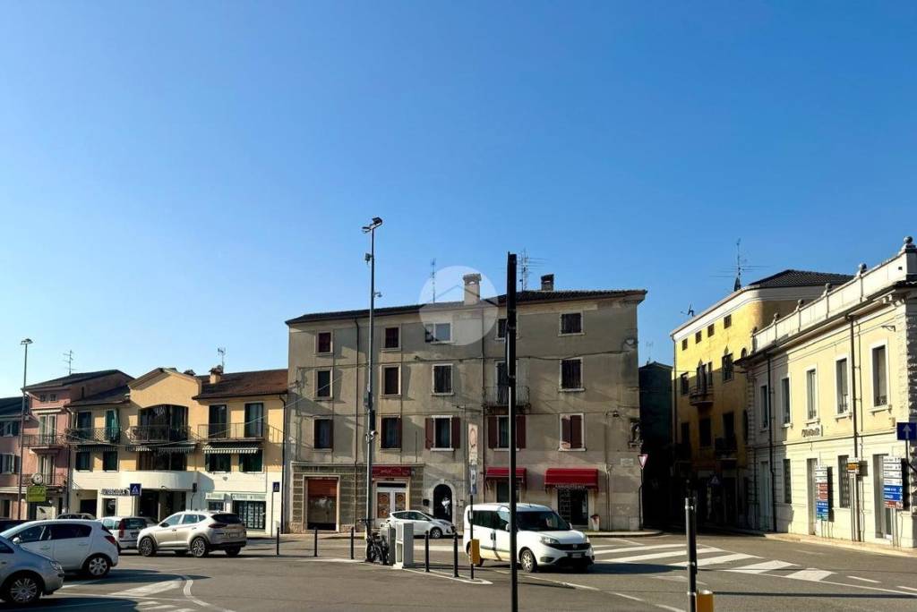 negozio in affitto a Caprino Veronese