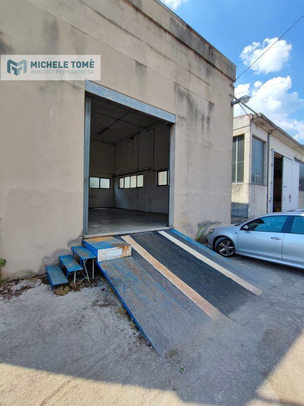 locale commerciale in affitto a Caprino Veronese