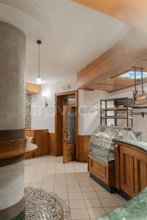 negozio in affitto a Caprino Veronese