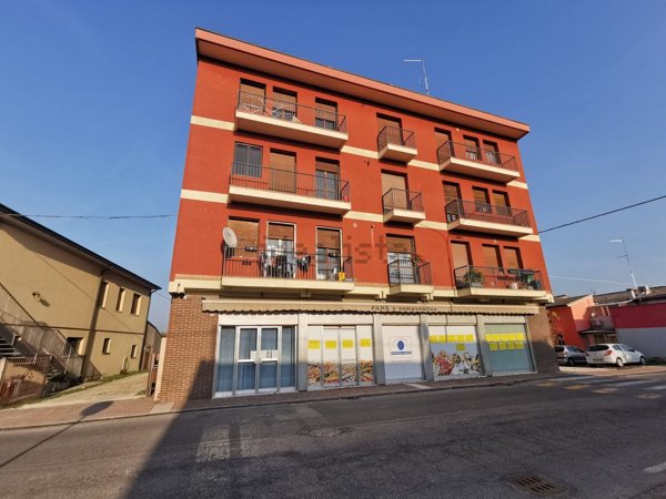 locale commerciale in affitto a Casaleone