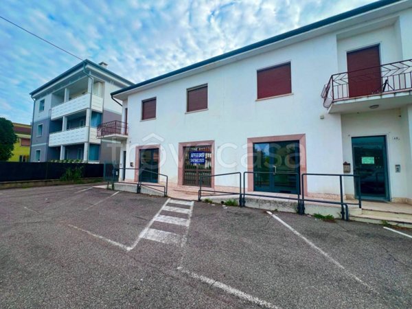 quadrivano in affitto a Castel d'Azzano in zona Azzano