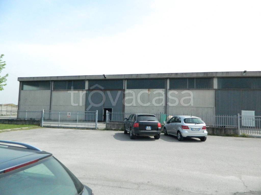 locale commerciale in affitto a Castel d'Azzano